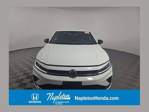 Used 2025 Volkswagen Jetta Sport FWD image 1