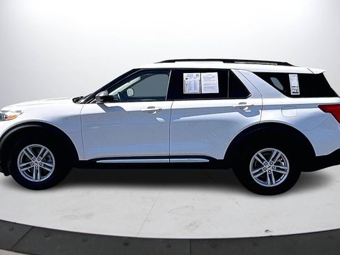 Used 2024 Ford Explorer XLT w/ Equipment Group 202A image 6