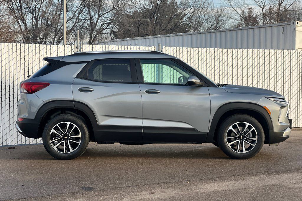 New 2026 Chevrolet TrailBlazer LT w/ Convenience Package FWD image 3
