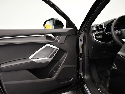 Used 2025 Audi Q3 2.0T Premium w/ Convenience Package AWD/4WD image 33