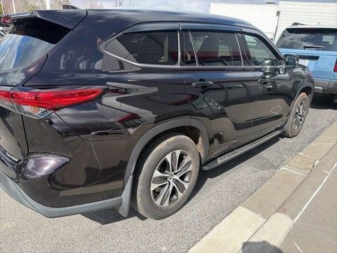 Used 2022 Toyota Highlander XLE image 13
