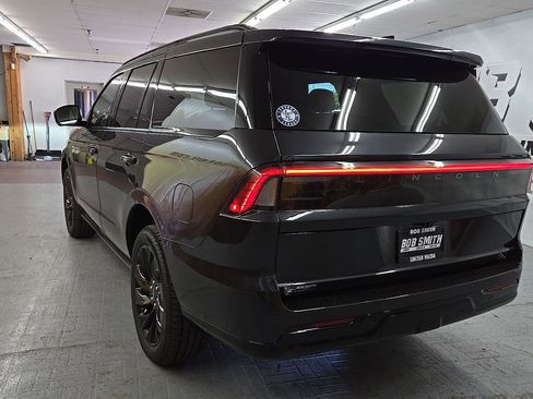 New 2025 Lincoln Navigator Reserve w/ Jet Appearance Package image 4