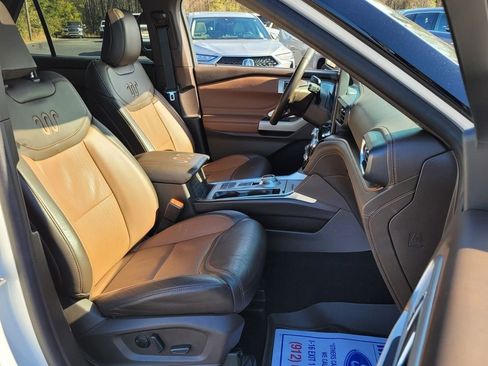 Used 2024 Ford Explorer King Ranch w/ Technology Package RWD image 16