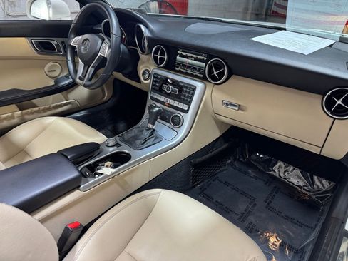 Used 2013 Mercedes-Benz SLK 350 w/ Multimedia Pkg image 11