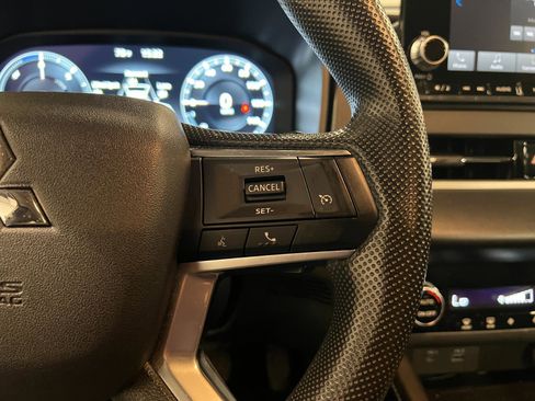 Used 2025 Mitsubishi Outlander ES AWD/4WD image 14