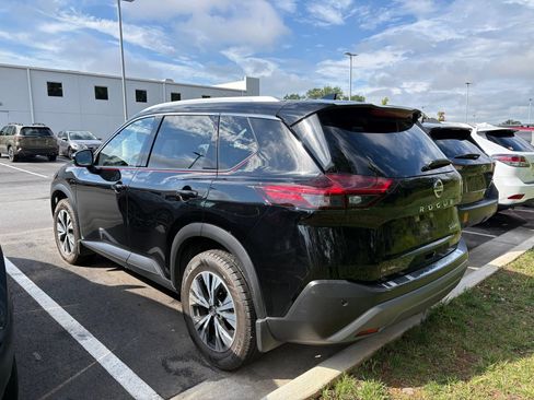 Used 2021 Nissan Rogue SV w/ Premium Package AWD/4WD image 4