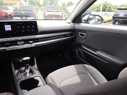 Used 2025 Kia K4 FWD image 27