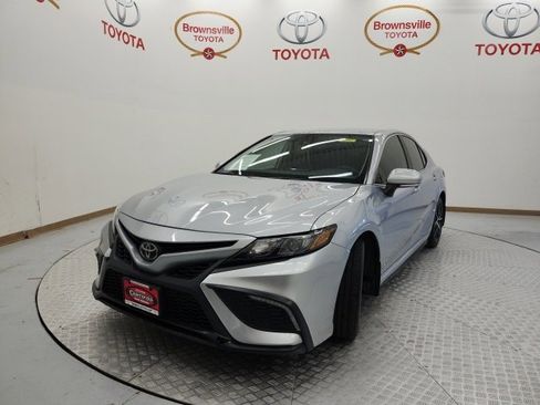 Used 2023 Toyota Camry SE image 2