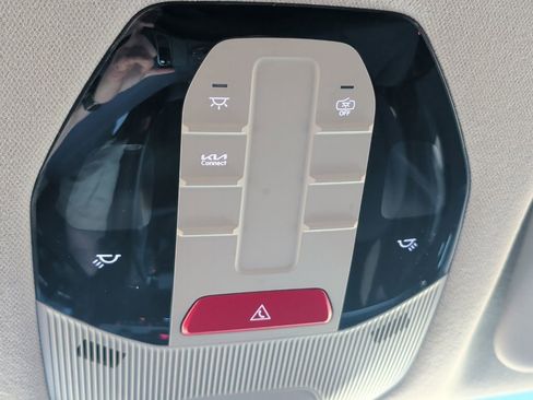 Used 2025 Kia K4 LXS image 33