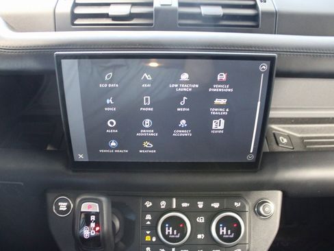Used 2025 Land Rover Defender 110 X-Dynamic SE image 31