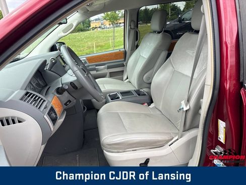 Used 2010 Chrysler Town & Country Limited w/ Flexible Seating Group FWD image 13