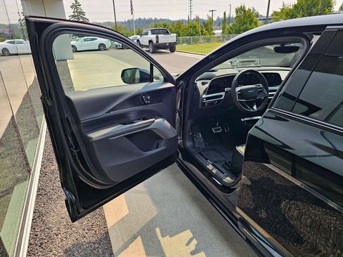 New 2026 Cadillac Lyriq V AWD/4WD image 18