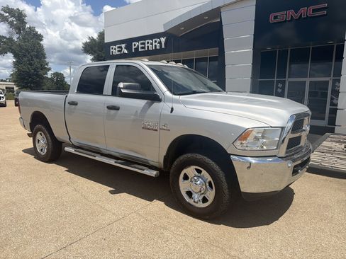 Used 2016 RAM 2500 Tradesman w/ Chrome Appearance Group AWD/4WD image 2