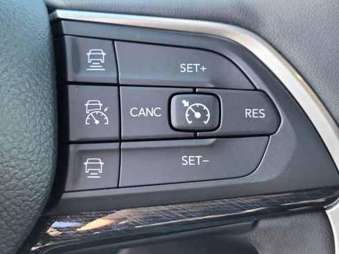 Used 2023 Jeep Grand Cherokee Trailhawk w/ Advanced Protech Group II AWD/4WD image 21
