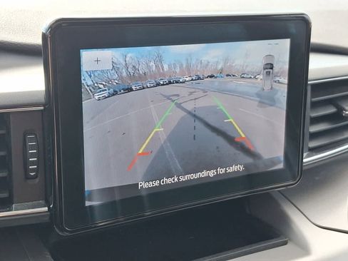 Used 2022 Ford Explorer XLT w/ Equipment Group 202A image 21