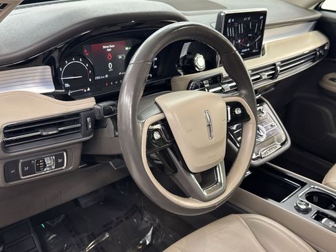 Used 2022 Lincoln Corsair Standard w/ Premium Package image 7