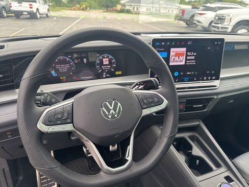 Used 2026 Volkswagen Tiguan SE R-Line FWD image 12