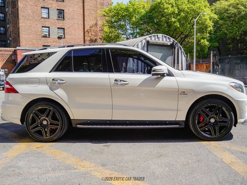 Used 2015 Mercedes-Benz ML 63 AMG 4MATIC image 9