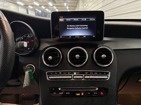 Used 2019 Mercedes-Benz GLC 300 4MATIC image 18