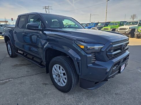 Used 2025 Toyota Tacoma SR5 image 15
