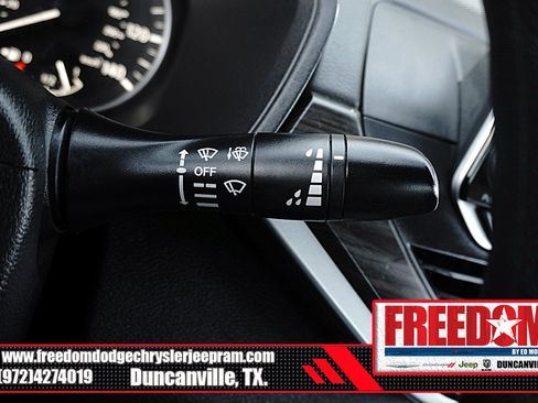 Used 2025 Nissan Altima 2.5 SV FWD image 32