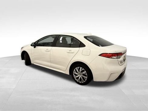 Used 2024 Toyota Corolla LE image 2
