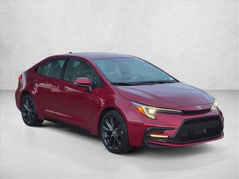 Used 2023 Toyota Corolla SE FWD image 3