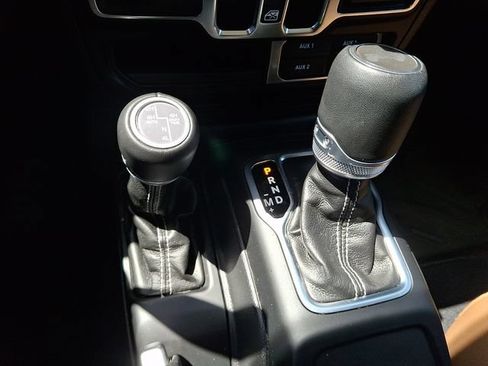 Used 2023 Jeep Wrangler Unlimited Sahara AWD/4WD image 14