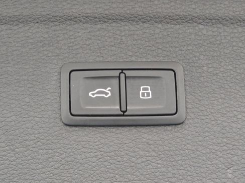 Used 2018 Audi Q5 2.0T Premium Plus w/ Premium Plus Package image 24