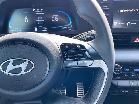 Used 2025 Hyundai Elantra Sport FWD image 22