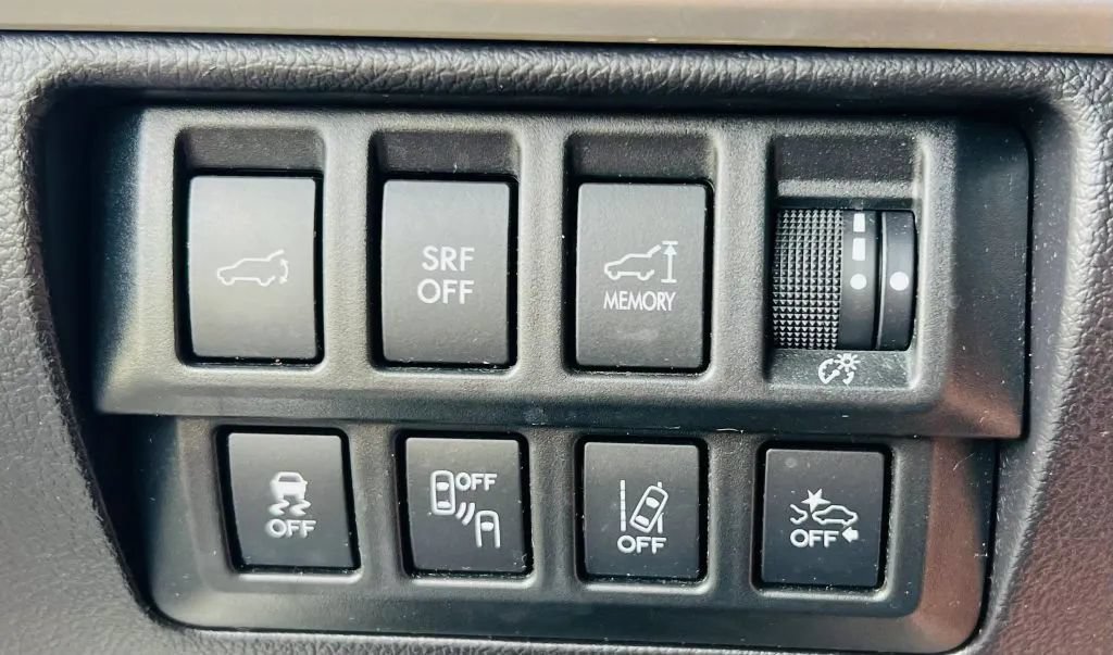 Used 2017 Subaru Outback 3.6R Touring w/ Popular Package #5A AWD/4WD image 21