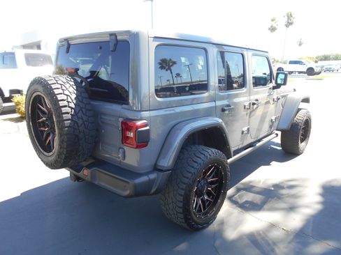 Used 2022 Jeep Wrangler Unlimited Rubicon w/ LED Lighting Group AWD/4WD image 5