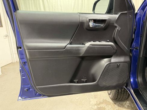 Used 2023 Toyota Tacoma TRD Off-Road image 8