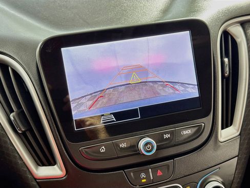 Used 2025 Chevrolet Malibu LT FWD image 3