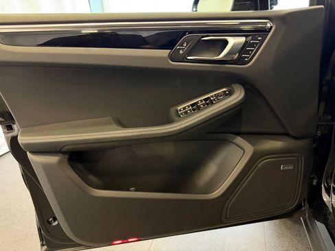 Certified 2026 Porsche Macan AWD/4WD image 15