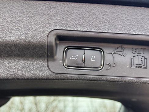 Used 2022 Ford Explorer XLT w/ Equipment Group 202A image 19