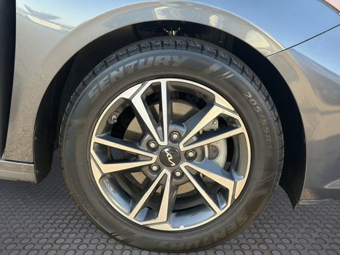 Used 2022 Kia Forte LXS FWD image 10