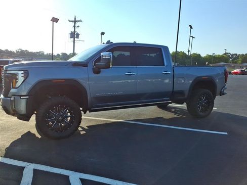 Used 2024 GMC Sierra 3500 Denali Ultimate AWD/4WD image 3