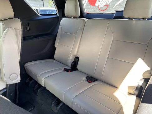 Used 2022 Chevrolet Traverse LT image 15