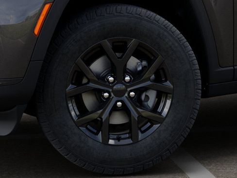 New 2025 Jeep Grand Cherokee L Altitude image 8