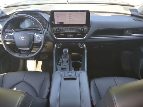 Used 2024 Toyota Grand Highlander Limited image 22