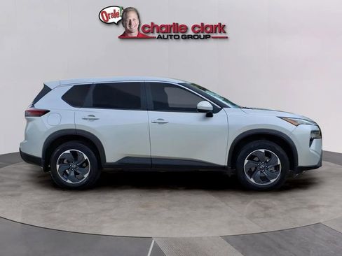 Used 2024 Nissan Rogue SV FWD image 6