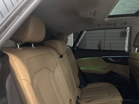 Used 2019 Audi Q8 Prestige w/ Luxury Package image 33