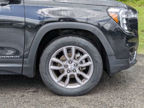 Used 2024 GMC Terrain SLT AWD/4WD image 11