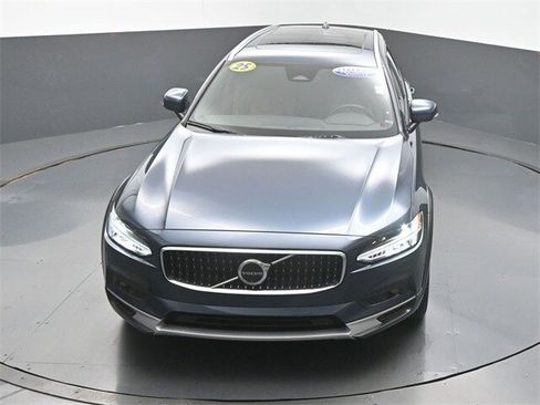 Certified 2025 Volvo V90 B6 Cross Country Plus image 44