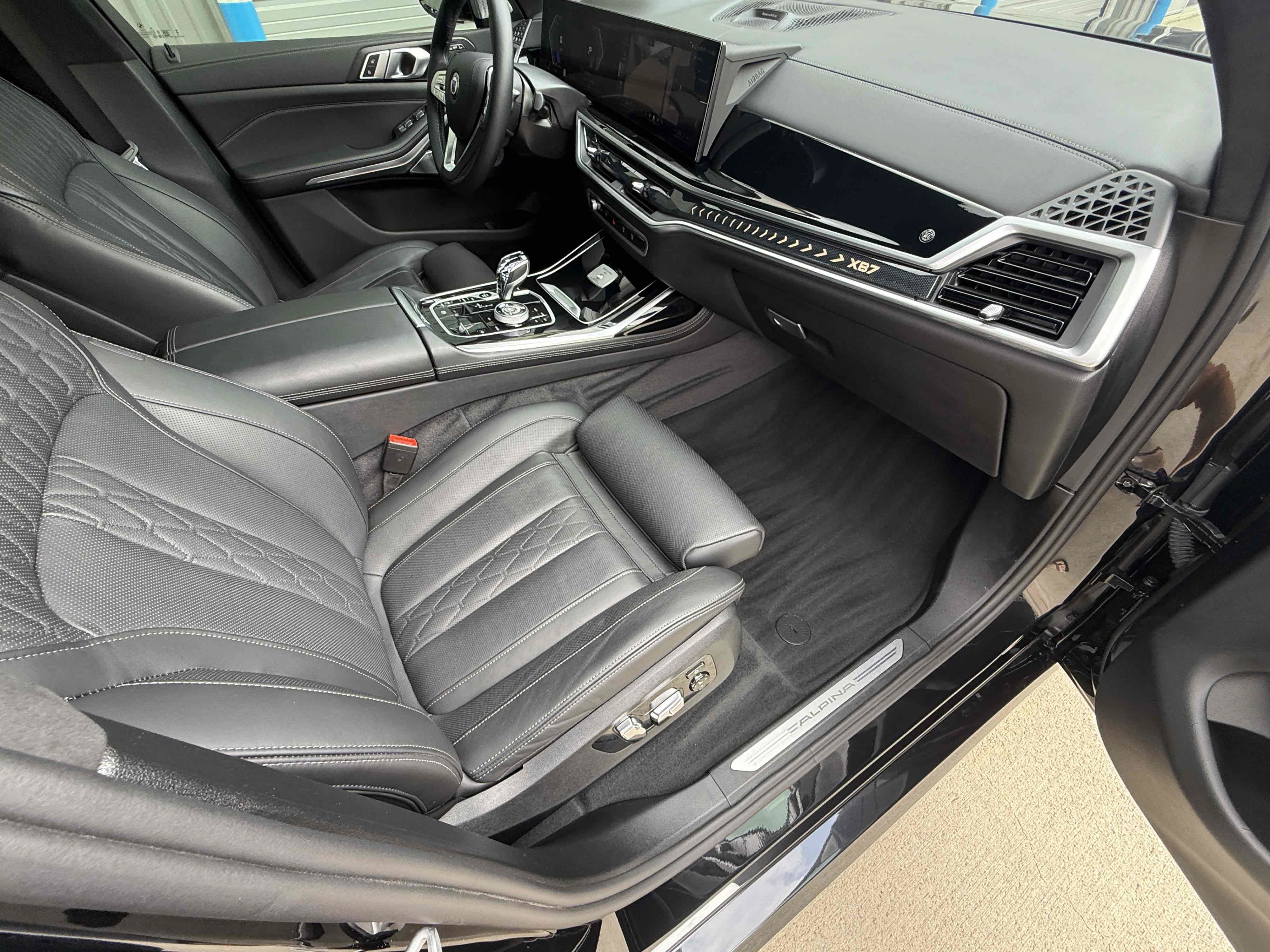 Used 2025 BMW ALPINA XB7 AWD/4WD image 44