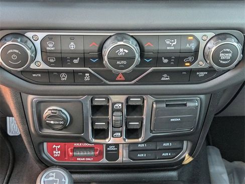 New 2025 Jeep Gladiator Mojave w/ Convenience Group image 19