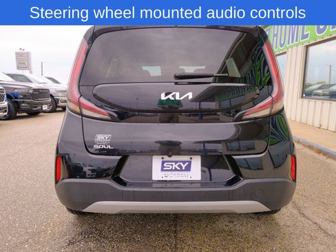 Used 2023 Kia Soul LX w/ LX Technology Package image 7