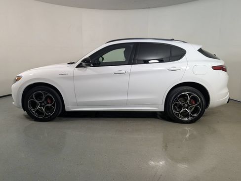 Used 2023 Alfa Romeo Stelvio Veloce AWD/4WD image 4