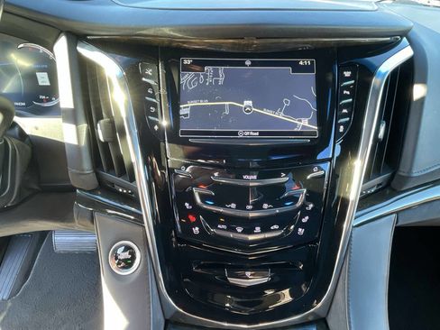 Used 2016 Cadillac Escalade Platinum image 23